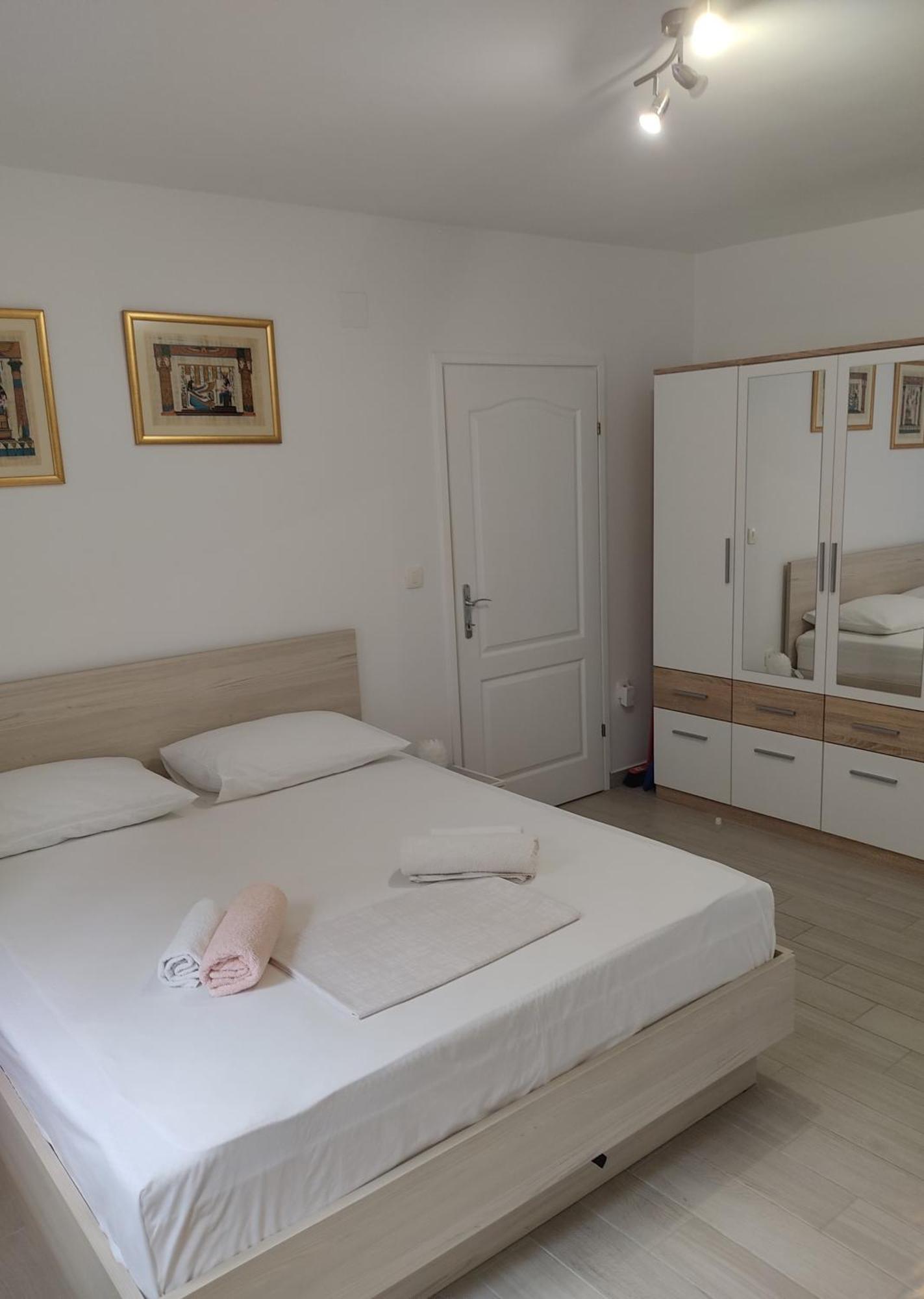 Apartman Mali Tare كورتْشولا المظهر الخارجي الصورة